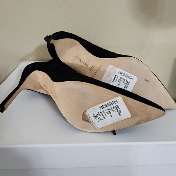 Manolo Blahnik Black Suede Lace-Up Bootie – New Blahnik suede lace-up bootie - Picture 4 of 7